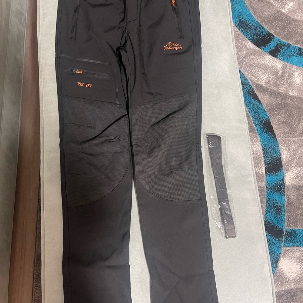 Black ski pants